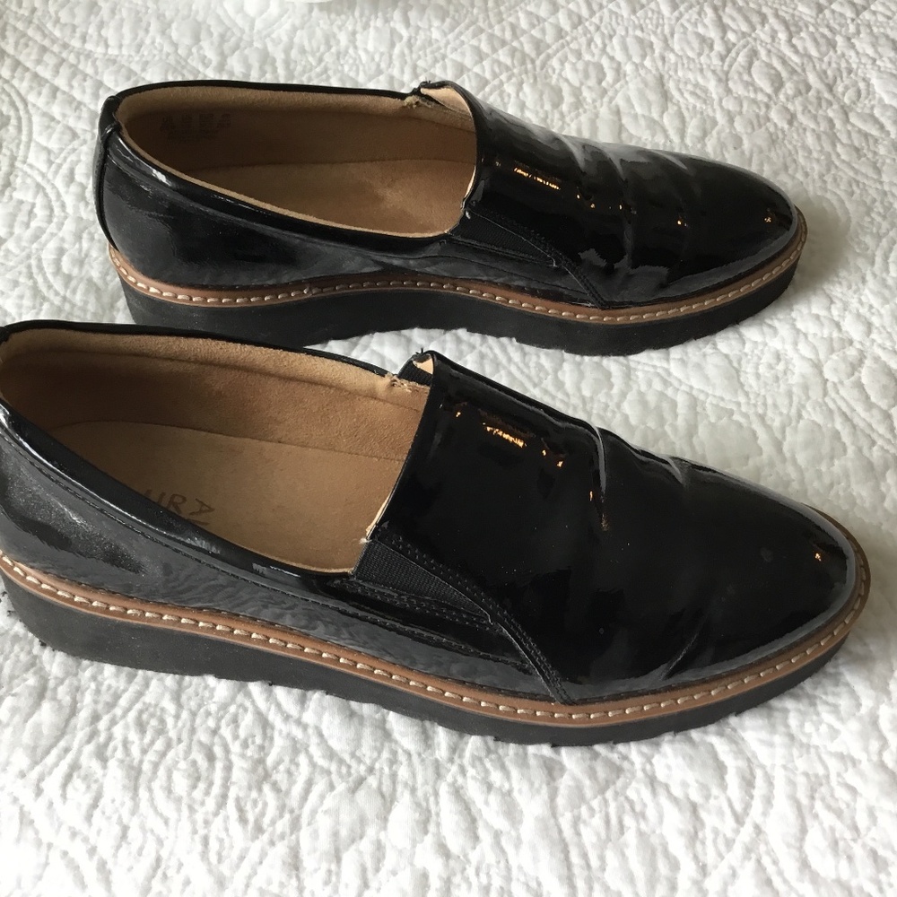 Naturalized size 9 and 1/2